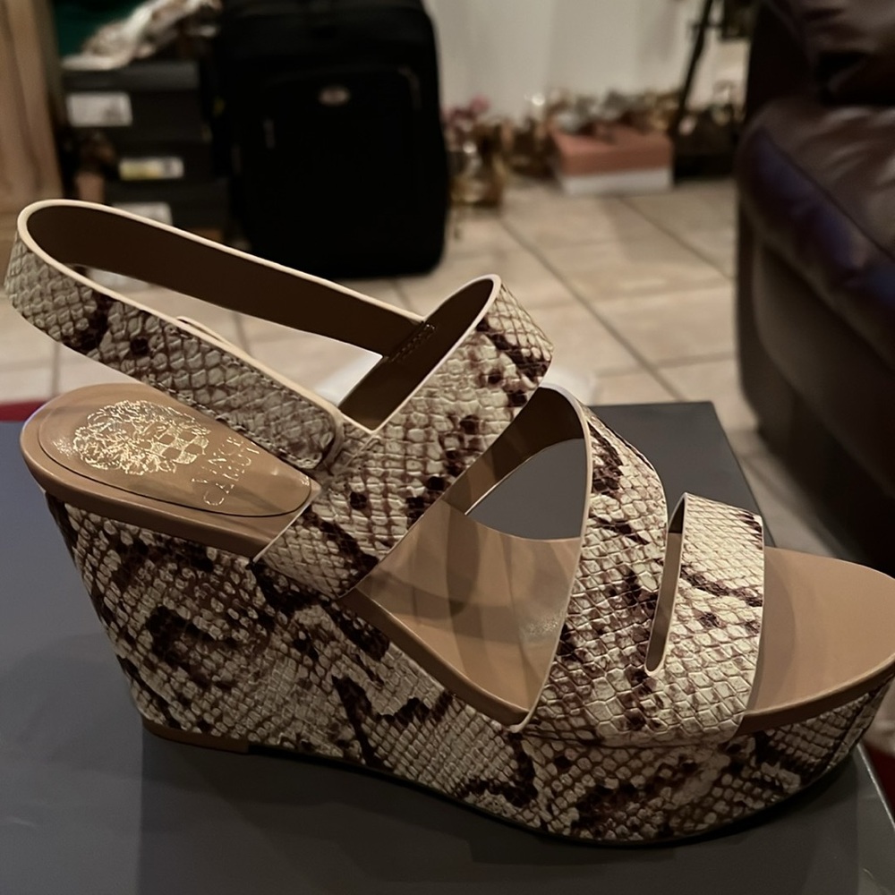 Vince Camuto VC Velley Oatmeal Multi Snake Wedge Sz8 NWB